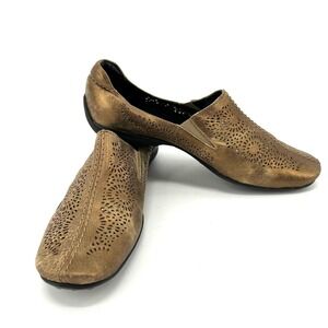 Sesto Meucci Women's Gold Leather Laser Cut Slip On Loafer Flats Shoes Size 5 M